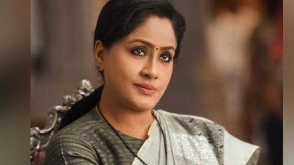 Vijayashanti : మీ చంచాగిరి మా దగ్గర పనికి రాదు… రివ్యూవర్స్‌కి వైజయంతి లెవెల్ వార్నింగ్