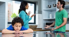 Parenting Mistakes: తల్లిదండ్రులు చేసే తప్పులు..  పిల్లలపై ప్రభావం చూపుతుంది.. జాగ్రత్త!