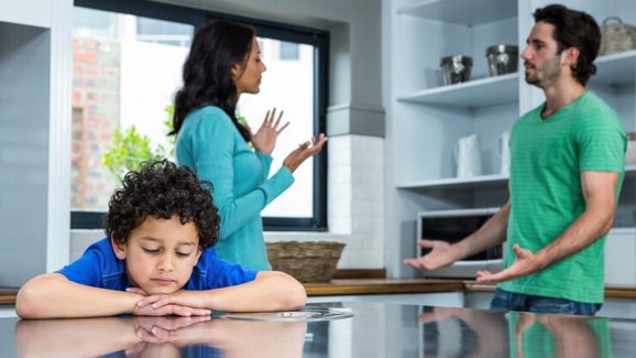 Parenting Mistakes: తల్లిదండ్రులు చేసే తప్పులు..  పిల్లలపై ప్రభావం చూపుతుంది.. జాగ్రత్త!