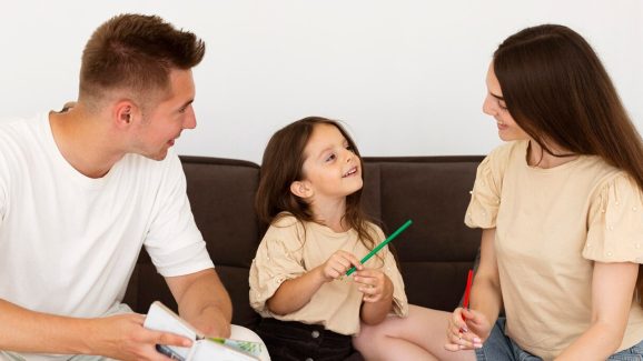 parenting tips: పిల్లలకు రూల్స్ కాదు.. ఈ కండిషన్స్ అలవాట్లు చేస్తే ఎంతో బుద్దిగా పెరుగుతారు..