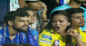 MI vs CSK : ముంబై ఇండియన్స్ ఫ్యాన్స్ ను ర్యాగింగ్ చేసిన లేడి.. ఫోటో వైరల్