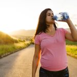 Drinking Water: వాకింగ్ చేసి.. వాటర్ తాగితే ఏమవుతుందో తెలుసా?