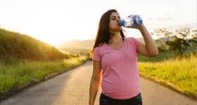 Drinking Water: వాకింగ్ చేసి.. వాటర్ తాగితే ఏమవుతుందో తెలుసా?