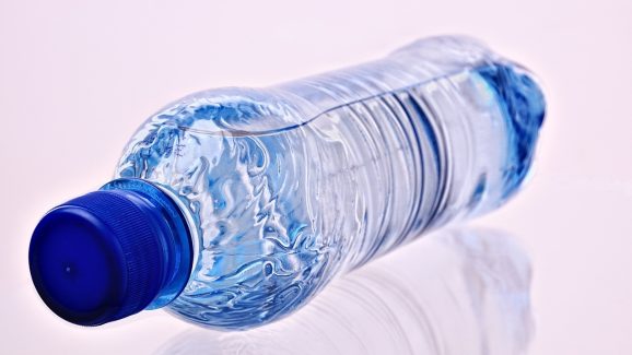 Water bottle: వేసవికాలంలో కారులో వదిలేసిన నీటిని ఆ తర్వాత తాగుతున్నారా? ఎంత ప్రమాదమో తెలుసా?