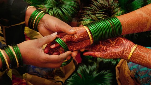 Bangles: మహిళలు మట్టి గాజులు వేసుకోవడం వెనుక సైంటిఫిక్‌ రీజన్ ఏంటో తెలుసా?