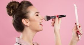 Simple Makeup: ట్రెండీ లుక్ కోసం.. కాస్త మేకప్ వేద్దామా ?