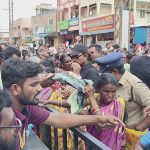 Telangana News : 9 రూపాయలకే చీర.. మహిళలు ఊరుకుంటారా..