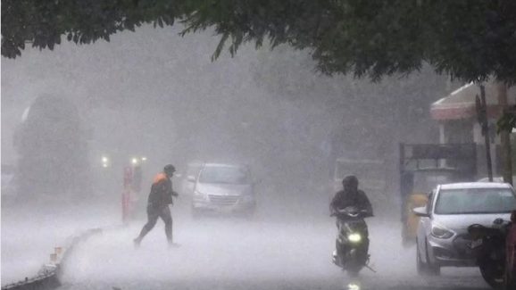 Weather News: వాతావరణంలో మార్పులు.. తెలుగు రాష్ట్రాలకు వాన కబురు