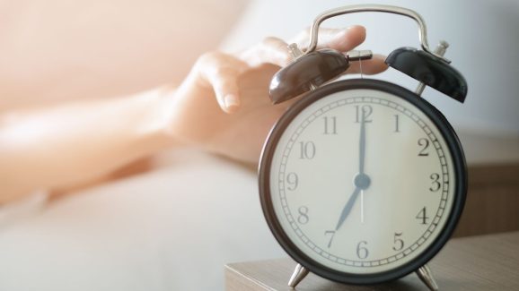 Snooze Button: ఈ చిన్న అలవాటు మీ ఆరోగ్యంపై ఎంత పెద్ద ఎఫెక్ట్ చూపిస్తుందో తెలుసా?