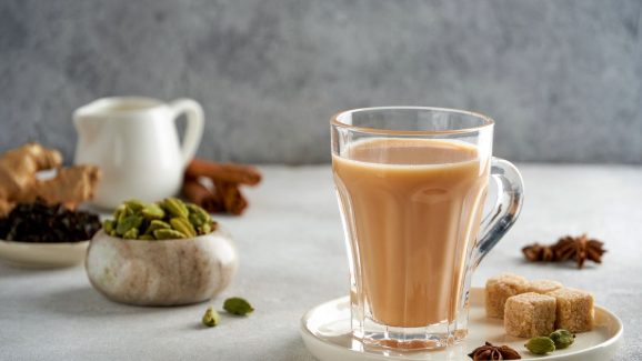 Tea: ఎర్రని ఎండలో కప్పు టీ తాగడం వల్ల అలా జరుగుతుందని తెలుసా?