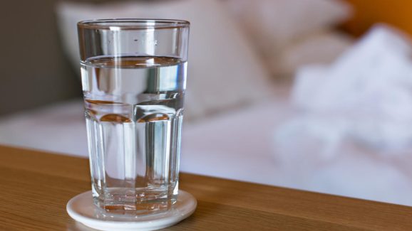 Bathing tips: స్నానం చేసే ముందు గ్లాస్ నీళ్లు తాగాలా? ఎందుకు?