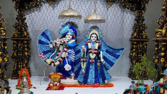 Radha-Krishna: రుక్మిణీదేవి కంటే ఎక్కువగా రాధా-కృష్ణులనే ఎందుకు పూజిస్తారు?