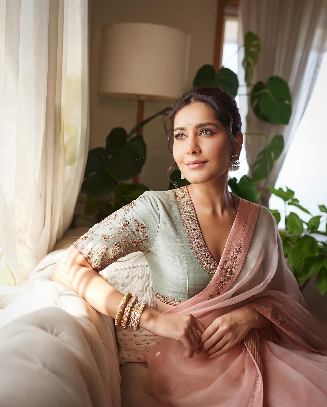 Raashii Khanna ( Source/ Instagram ) Raashii Khanna Photo Gallery