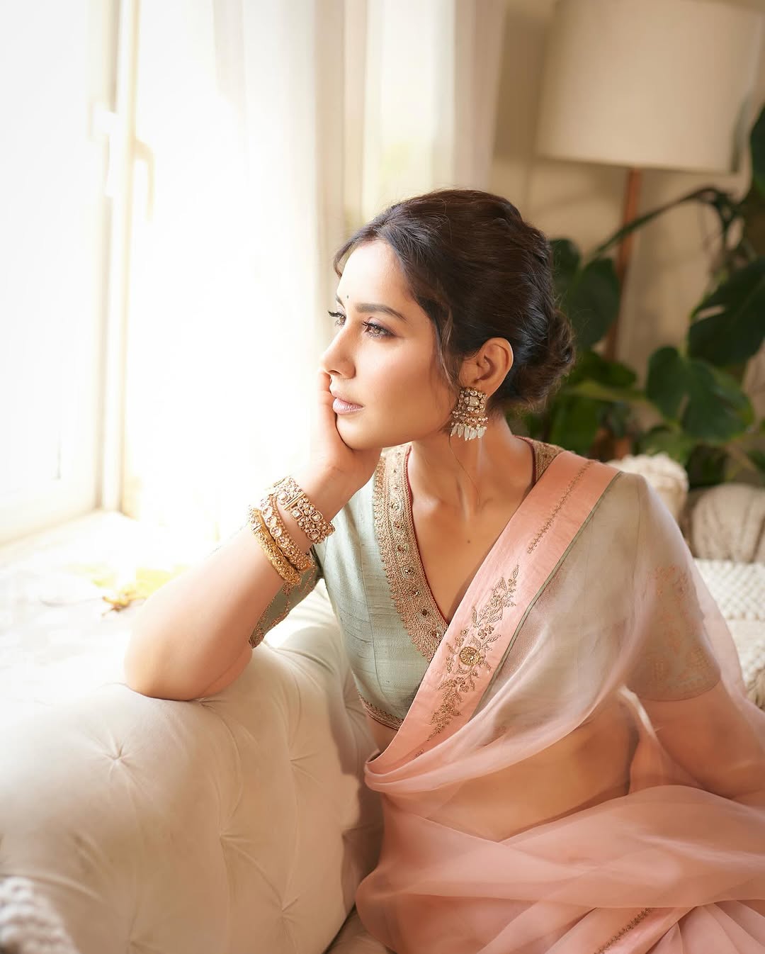 Raashii Khanna ( Source/ Instagram ) Raashii Khanna Photo Gallery