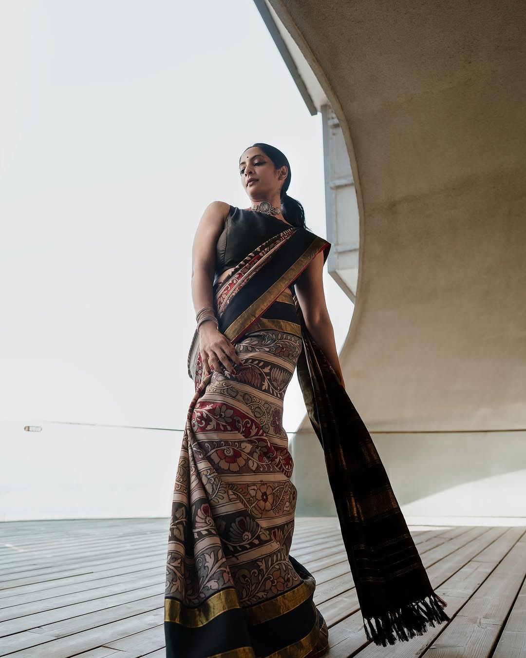Sriya Reddy photo Gallery