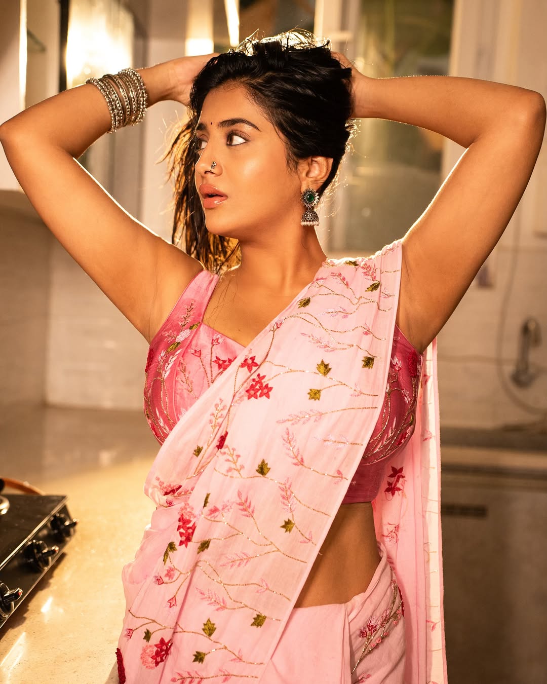 Actress Raashi Singh Photo Gallery