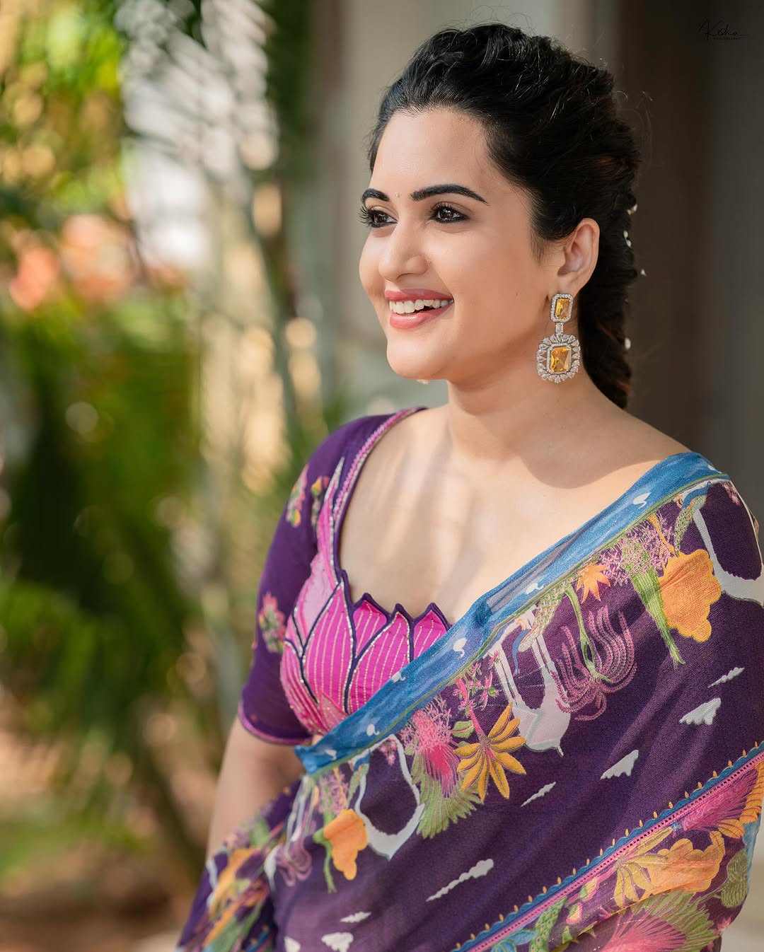 Sravanthi Chokarapu Photo Gallery