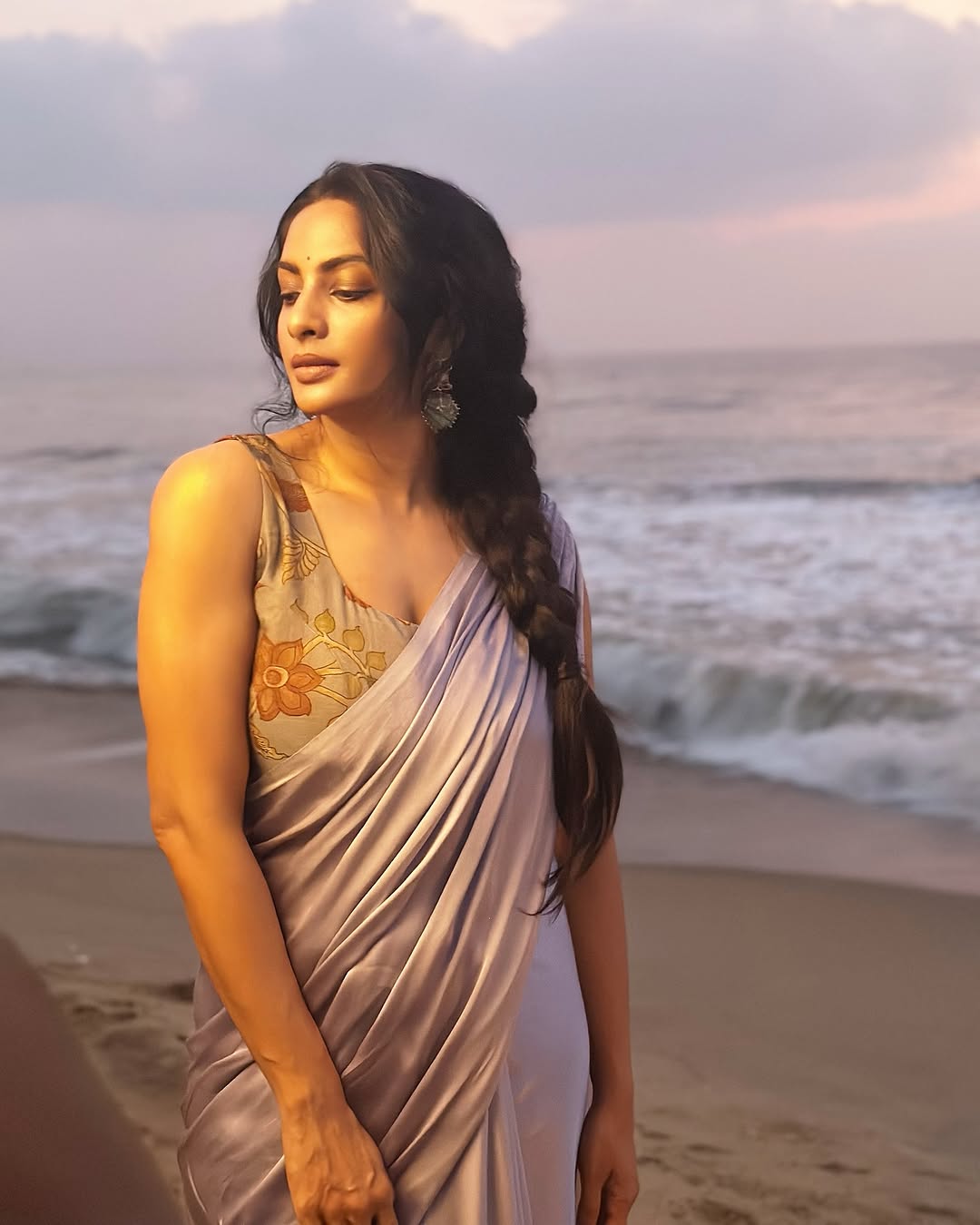 Sriya Reddy photo Gallery