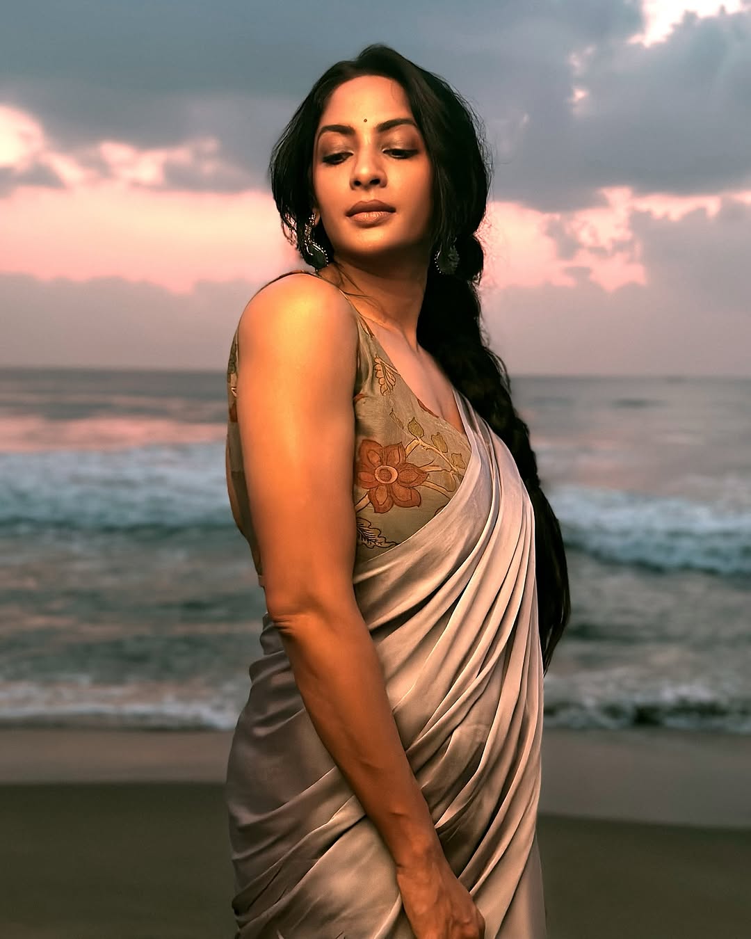 Sriya Reddy photo Gallery