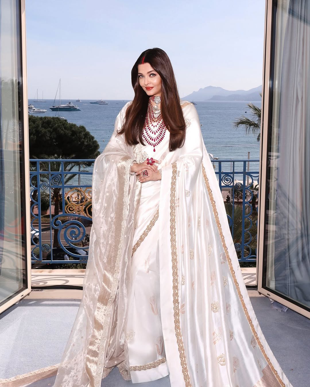 Actress Aishwarya Rai Bachchan Photo Gallery