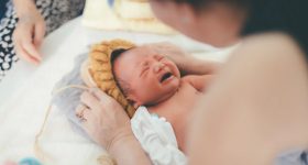 Child Care: మీ ఇంట్లో పసి పిల్లలు ఉన్నారా? వడదెబ్బ తగలకుండా ఈ జాగ్రత్తలు తీసుకోండి