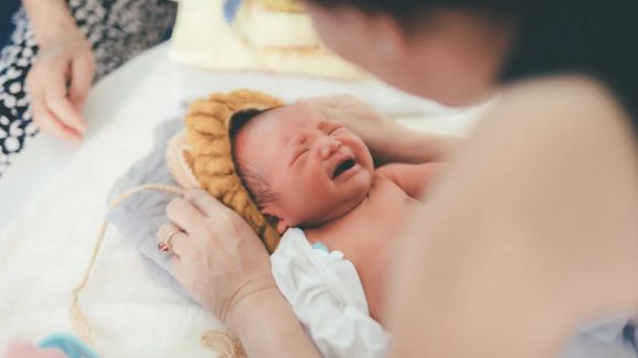Child Care: మీ ఇంట్లో పసి పిల్లలు ఉన్నారా? వడదెబ్బ తగలకుండా ఈ జాగ్రత్తలు తీసుకోండి