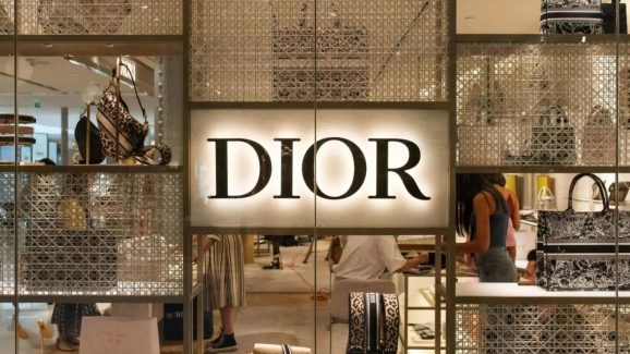 Luxury Brand: ఆ లగ్జరీ బ్రాండ్స్ మీ జేబులకు ఎలా చిల్లు పెడుతున్నాయో తెలిస్తే షాక్ అవుతారు