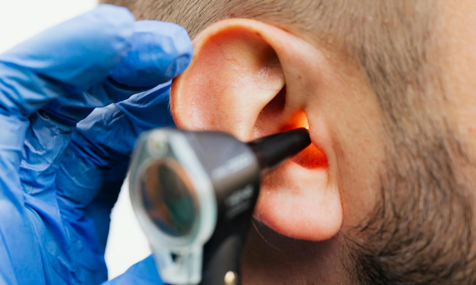 Ear Care: కాటన్ బడ్స్ వాడితే చెవుడు వస్తుందట.. మరి క్లీన్ చేసుకోవడమెలా?
