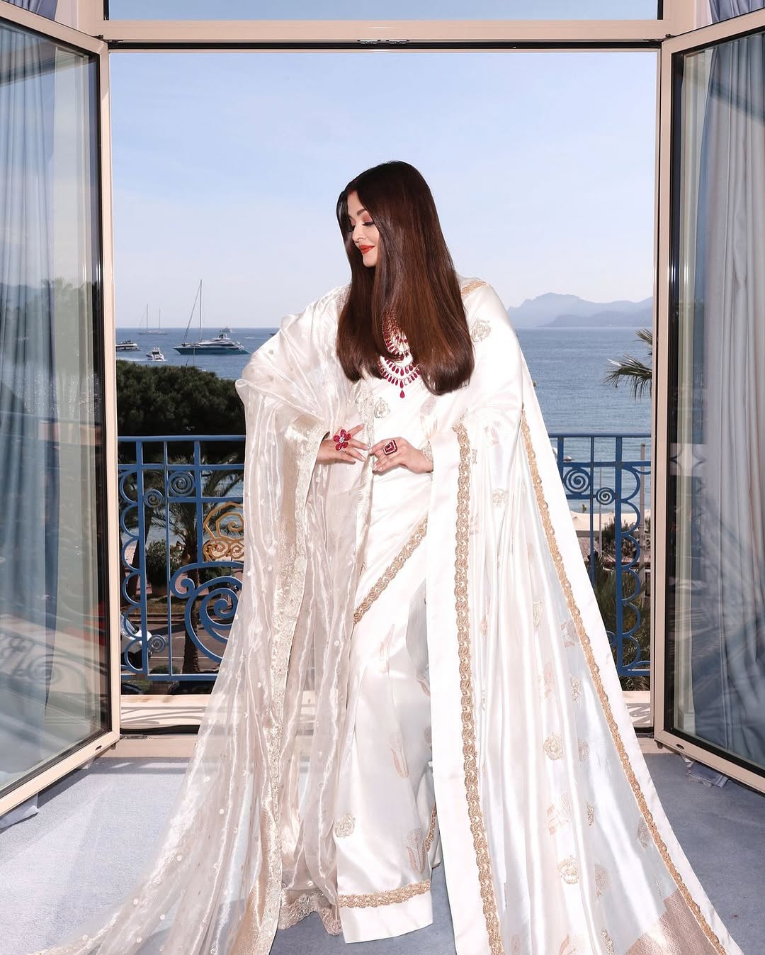 Actress Aishwarya Rai Bachchan Photo Gallery