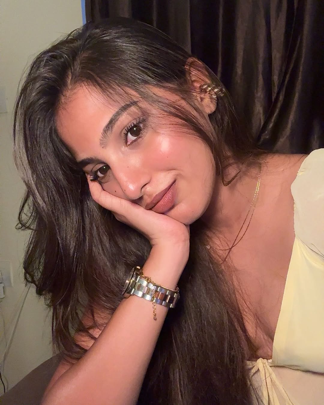 Pranavi Manukonda (Source: Instragram) Actress Pranavi Manukonda Photo Gallery