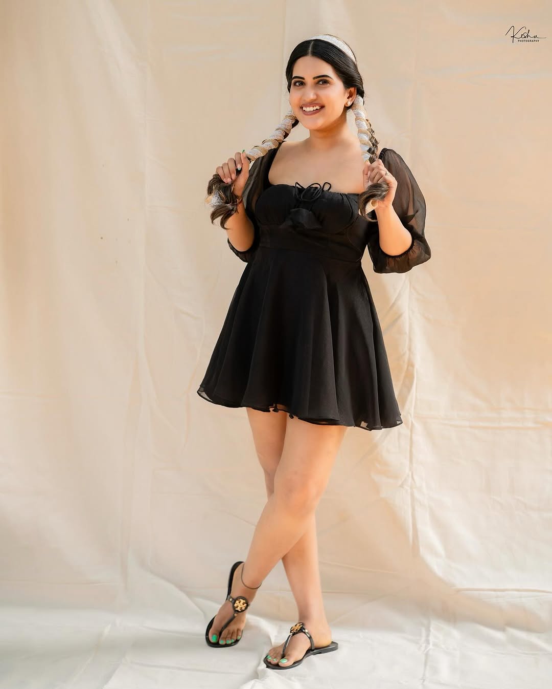 Sravanthi Chokarapu Photo Gallery  