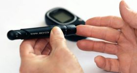 Diabetes:  స్వీట్స్ తింటే డయాబెటిస్ వస్తుందా? డాక్టర్స్ చెప్పేది వింటే షాక్ అవుతారు