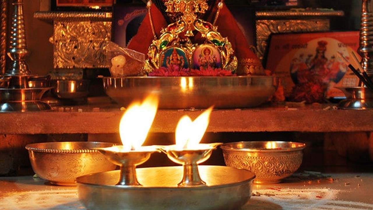 Oil For Pooja: ఏ నూనెతో దీపం పెడితే మంచిది ?