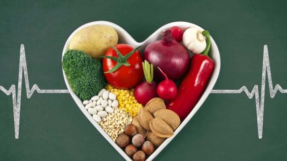 Food For Heart Health: జీవితంలో హార్ట్ ఎటాక్ రాకుండా ఉండాలంటే.. ఈ ఫుడ్స్ తప్పకుండా తినండి !