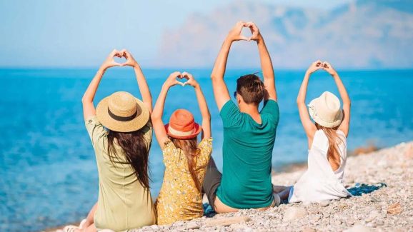 Travel Tips For Family: ఫ్యామిలీతో ట్రిప్ వెళ్తున్నారా ? ఈ టిప్స్ మీ కోసమే !