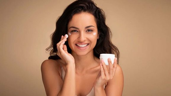 Skin Care: ముఖం తెల్లగా మెరిసిపోవాలా ? అయితే ఈ టిప్స్ మీ కోసమే!