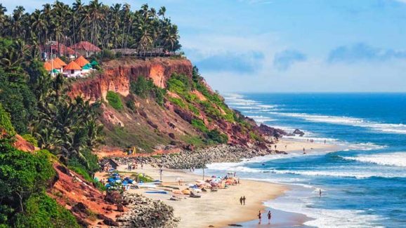 Place With Beach And Mountains: సముద్రం, కొండలు కలిసే చోటు.. అబ్బబ్బా చూడటానికి రెండు కళ్లు సరిపోవు !