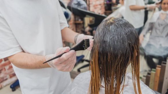 Hair Color: జుట్టుకు రంగు వేస్తున్నారా? ఎంత ప్రమాదకరమో తెలుసా?
