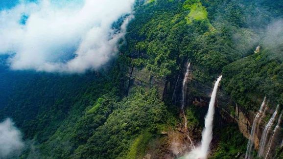 Cherrapunji: 2025లో మిస్ చేయకూడని మేఘాలయ హిల్ స్టేషన్
