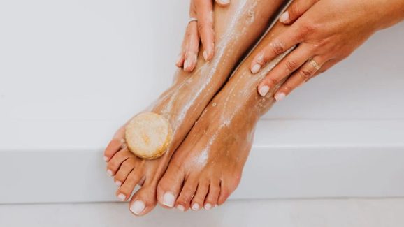 Pedicure: పాదాలు అందంగా కనిపించాలంటే ఇంట్లోనే పెడిక్యూర్ చేసుకోండి