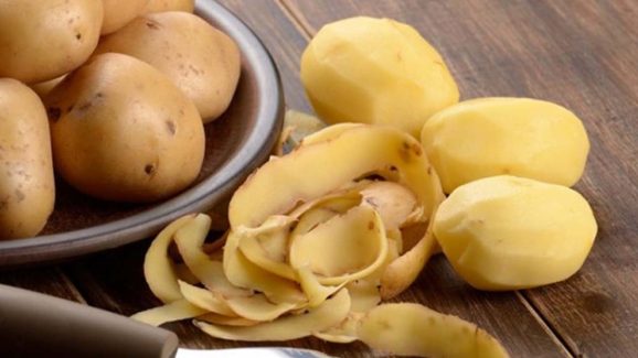 Potato Peel Benefits: బంగాళదుంప తొక్కలు పారేస్తున్నారా ? ఇది తెలిస్తే.. అస్సలు అలా చెయ్యరు !