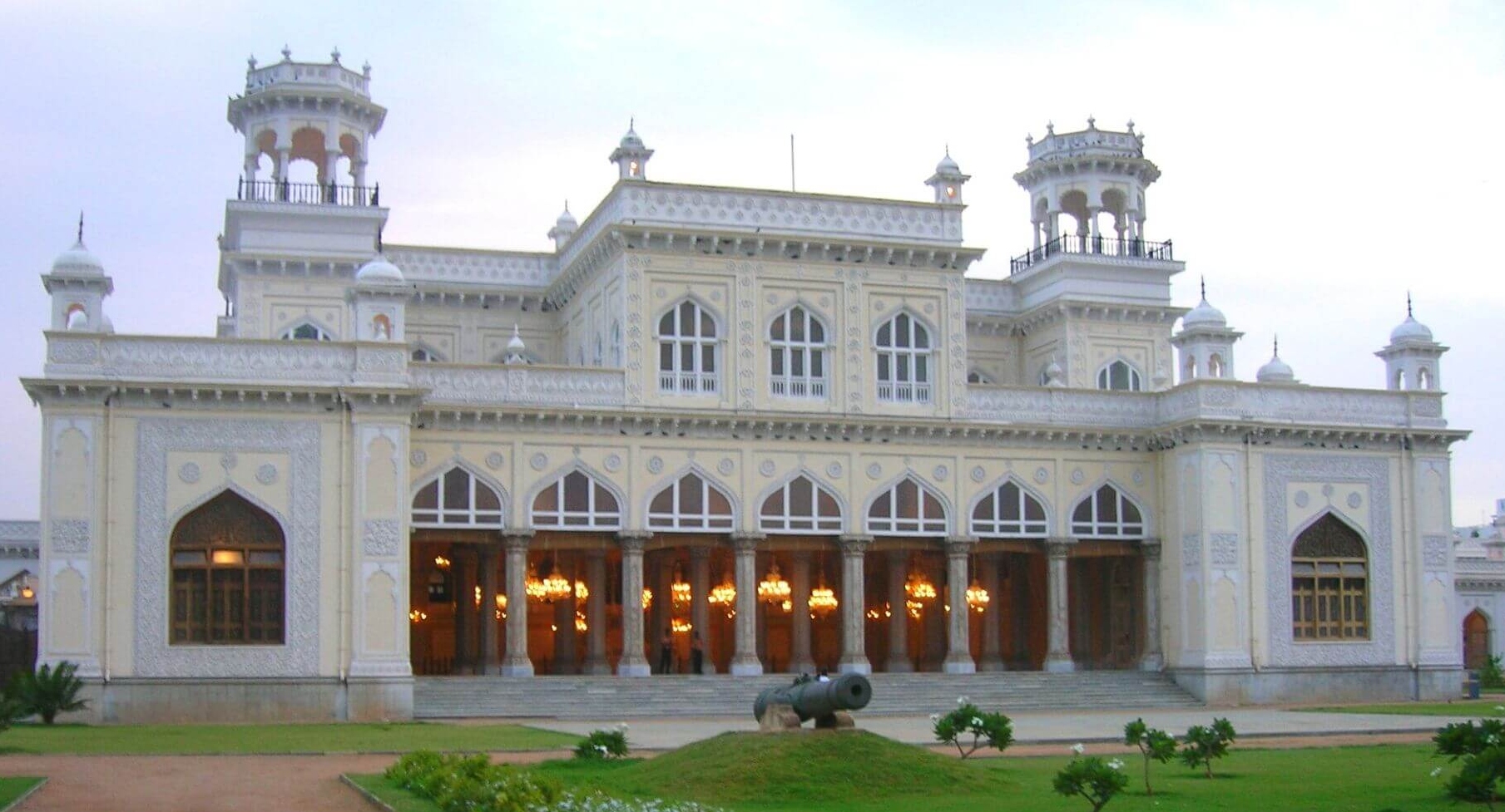 Chowmahalla Palace: హైదరాబాద్‌లో కొత్తగా వచ్చిన ఈ టూరిస్ట్ స్పాట్ గురించి తెలుసా?
