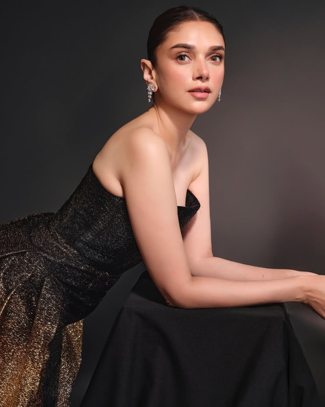 Aditi Rao Hydari : బ్లాక్ స్టైలిష్ డ్రెస్ లో మైండ్ బ్లాక్ చేస్తున్న అదితి.. అబ్బా ఎంత క్యూట్ గా ఉందో..