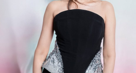 Aditi Rao Hydari : అల్ట్రా స్టైలిష్ లుక్ లో అదితి.. పెళ్లి తర్వాత గ్లామర్ గేట్లు ఎత్తేసిందే..