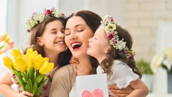 Mothers Day Wishes 2025: మదర్స్ డే సందర్భంగా అమ్మకు శుభాకాంక్షలు చెప్పండిలా !