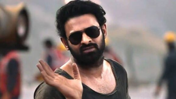 Prabhas: ప్రభాస్ అందుకే స్పెషల్, తన సినిమా కాంట్రవర్సీలో ఉన్న తను మాత్రం ఉండడు