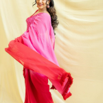 Sravanthi Chokarapu : పింక్ శారీలో పరేషాన్ చేస్తున్న యాంకర్ పిల్ల.. రెండు కళ్లు చాలట్లే..