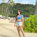 Sravanthi Chokarapu : పొట్టి నిక్కర్ లో రెచ్చగొడుతున్న స్రవంతి.. అరాచకమే మామా..