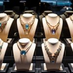 Gold Rate Today: చైనాతో ట్రంప్ చర్చలు.. భారీగా తగ్గిన పసిడి ధర