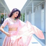 Jabardast Varsha: పాలపిట్టలా మరింత అందంగా మారిన జబర్దస్త్ వర్ష.. ఫొటోస్ వైరల్..!
